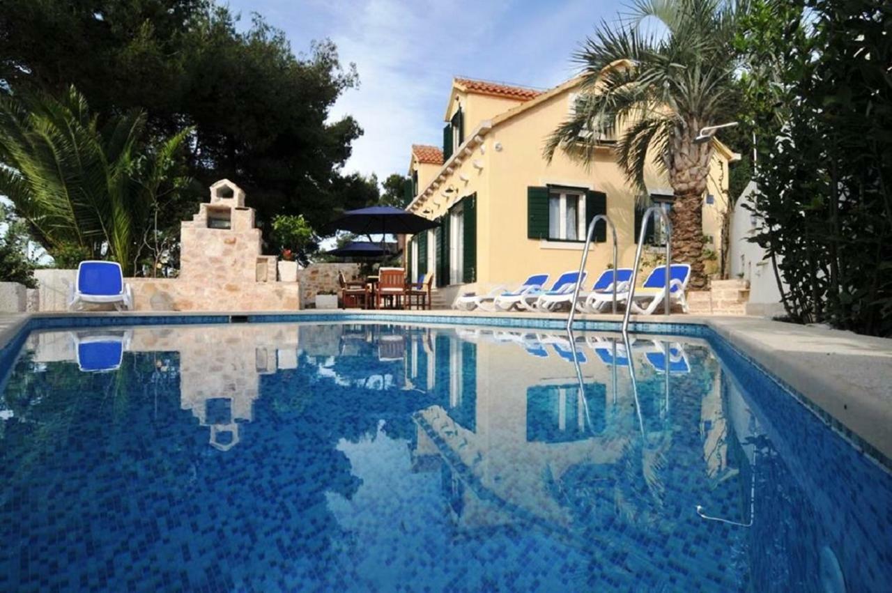 Deluxe Villa Sirena On The Beach With Pool Супетар Екстериор снимка