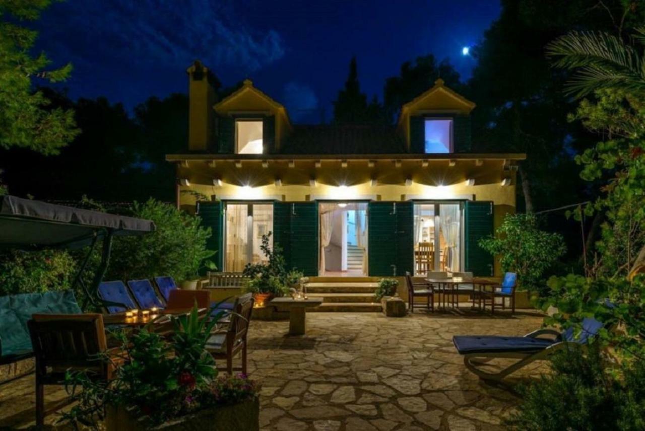 Deluxe Villa Sirena On The Beach With Pool Супетар Екстериор снимка