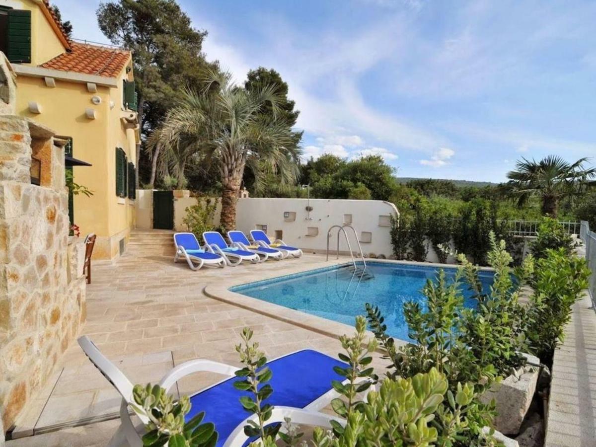 Deluxe Villa Sirena On The Beach With Pool Супетар Екстериор снимка